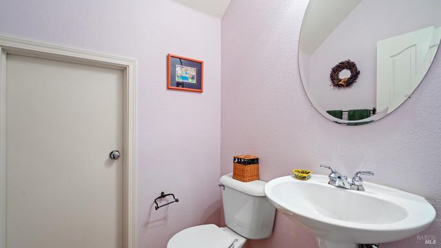 266 Cambridge Ln, Petaluma, CA 94952