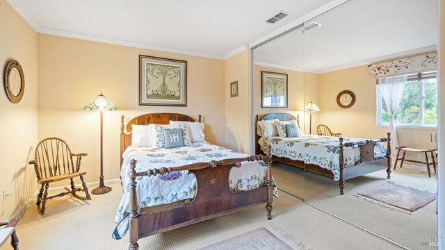 266 Cambridge Ln, Petaluma, CA 94952