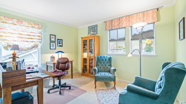 266 Cambridge Ln, Petaluma, CA 94952