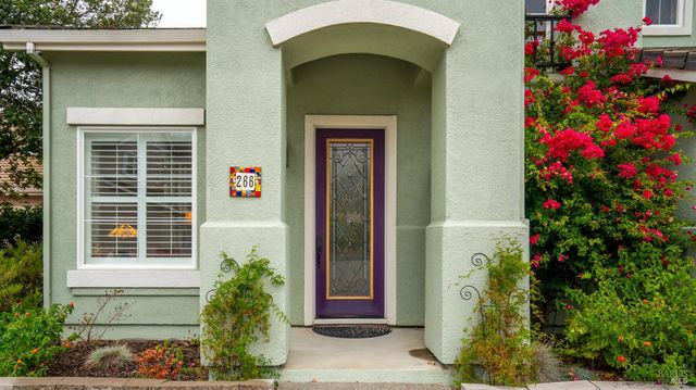 266 Cambridge Ln, Petaluma, CA 94952