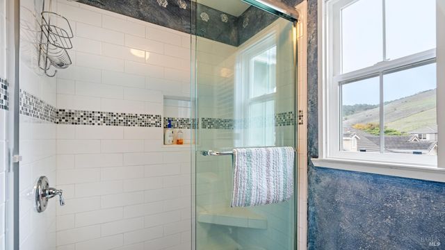 266 Cambridge Ln, Petaluma, CA 94952