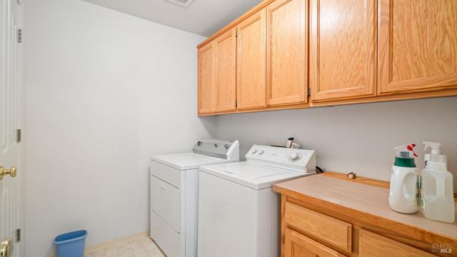 266 Cambridge Ln, Petaluma, CA 94952