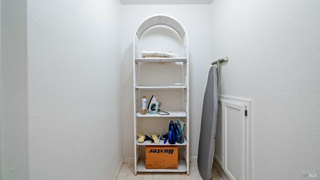 266 Cambridge Ln, Petaluma, CA 94952