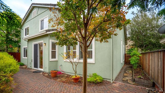 266 Cambridge Ln, Petaluma, CA 94952