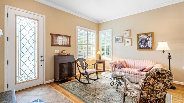 266 Cambridge Ln, Petaluma, CA 94952