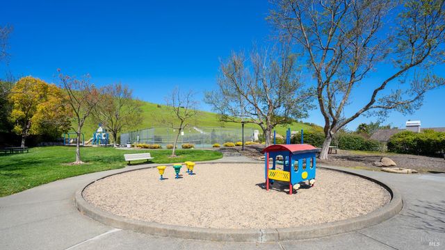 266 Cambridge Ln, Petaluma, CA 94952