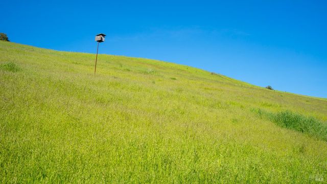 266 Cambridge Ln, Petaluma, CA 94952