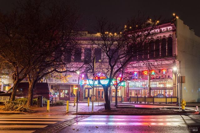 266 Cambridge Ln, Petaluma, CA 94952