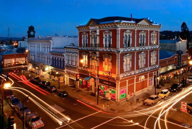 266 Cambridge Ln, Petaluma, CA 94952