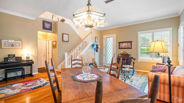 266 Cambridge Ln, Petaluma, CA 94952