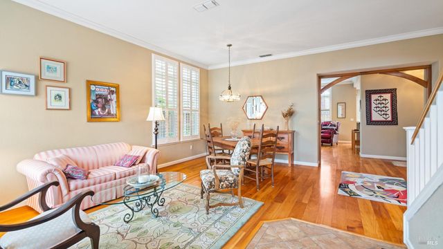 266 Cambridge Ln, Petaluma, CA 94952