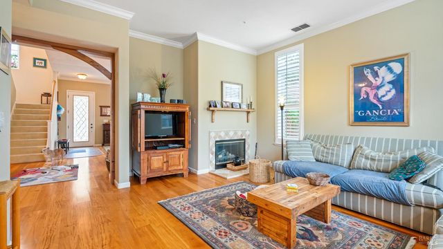 266 Cambridge Ln, Petaluma, CA 94952