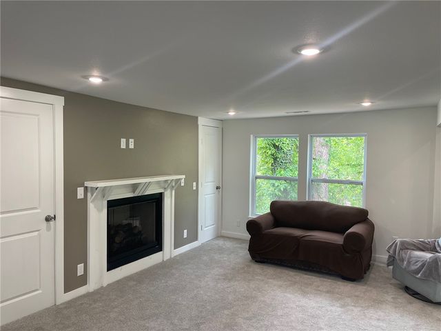 202 Parrott Drive, Huntsville, AR 72740