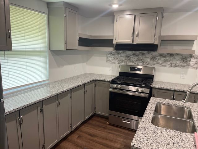 202 Parrott Drive, Huntsville, AR 72740