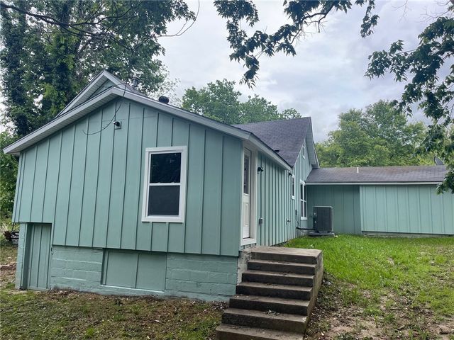 202 Parrott Drive, Huntsville, AR 72740