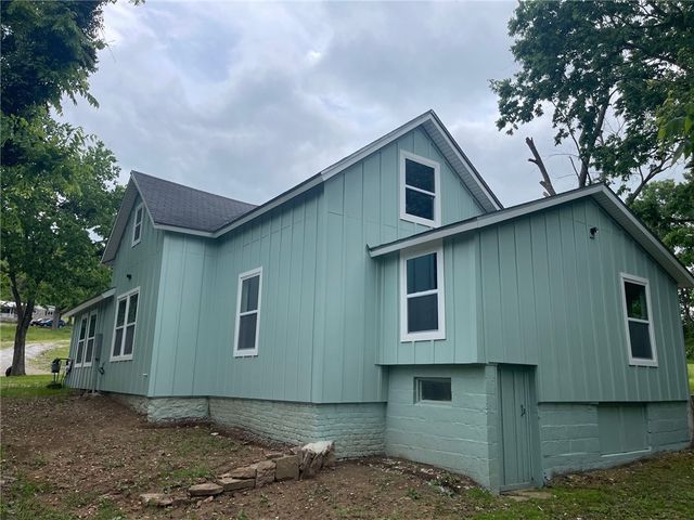 202 Parrott Drive, Huntsville, AR 72740