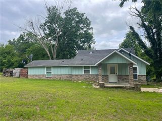 202 Parrott Drive, Huntsville, AR 72740
