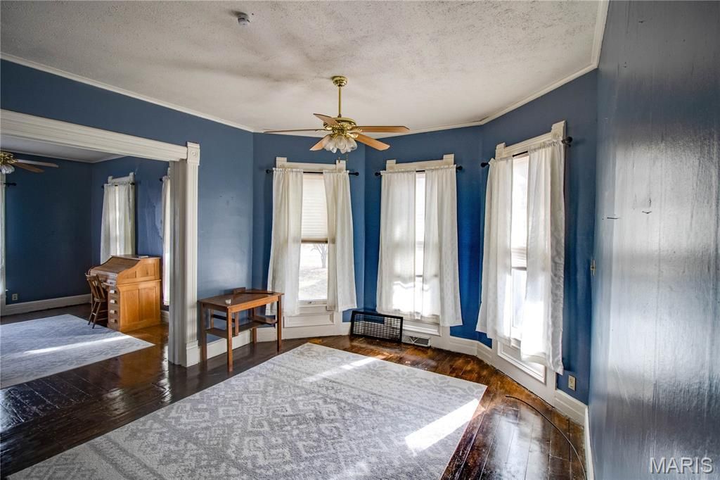 Image 12 of property listing at 332 N High Street, Carlinville, IL 62626