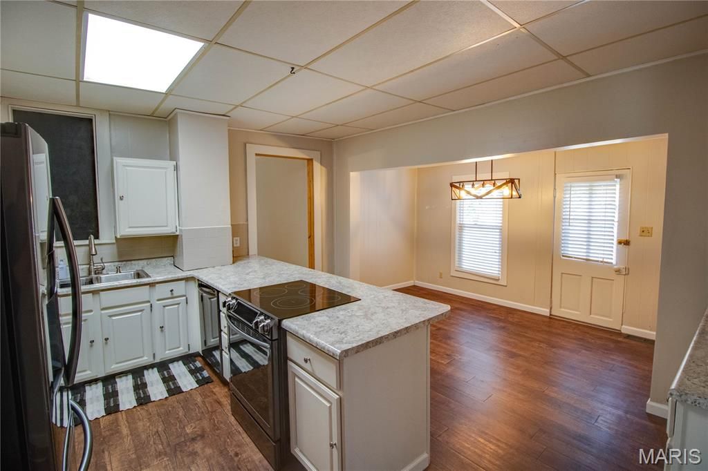 Image 13 of property listing at 332 N High Street, Carlinville, IL 62626