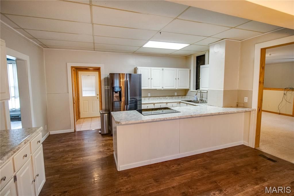 Image 18 of property listing at 332 N High Street, Carlinville, IL 62626