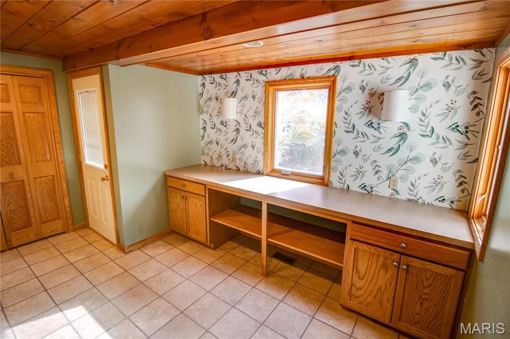 Image 19 of property listing at 332 N High Street, Carlinville, IL 62626