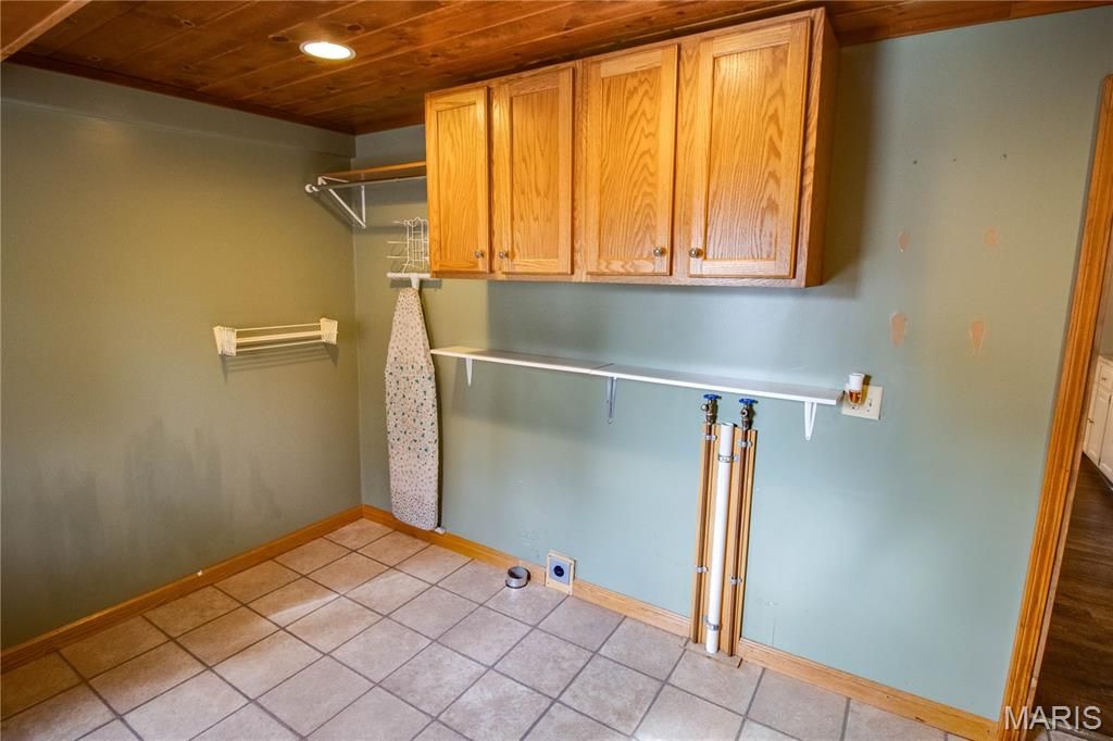 Image 20 of property listing at 332 N High Street, Carlinville, IL 62626