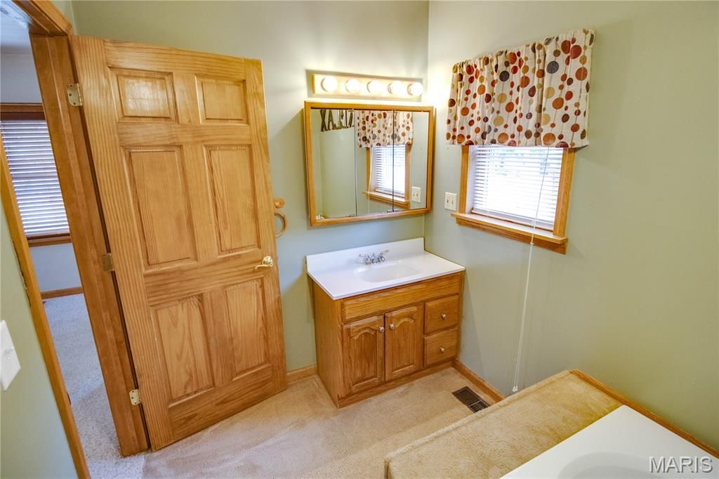 Image 25 of property listing at 332 N High Street, Carlinville, IL 62626