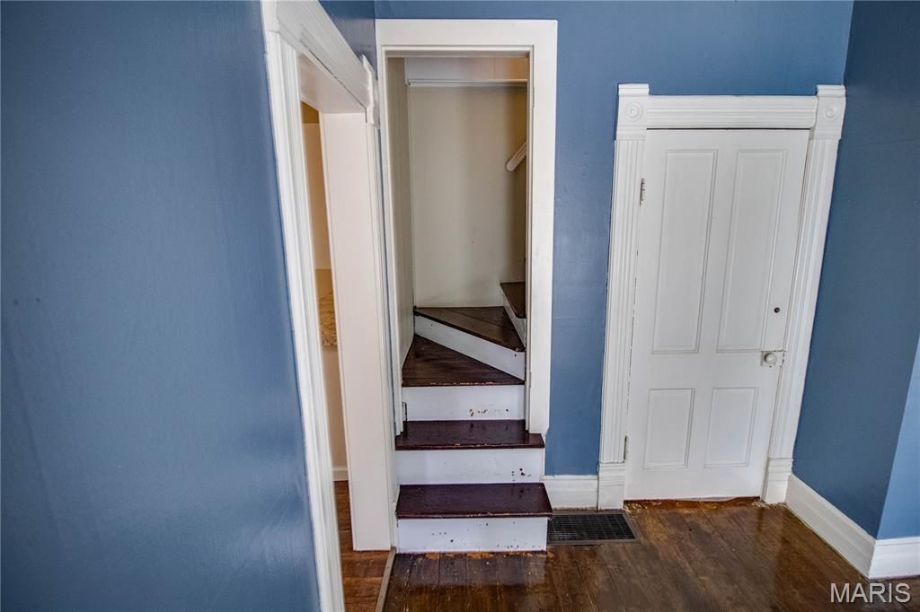 Image 33 of property listing at 332 N High Street, Carlinville, IL 62626