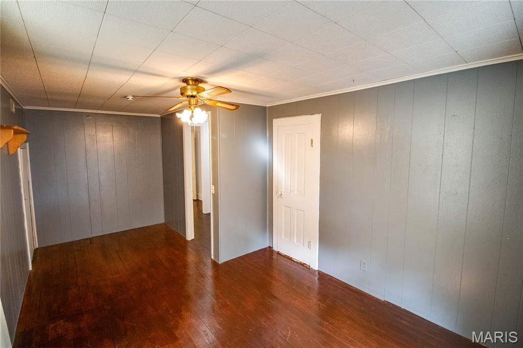 Image 37 of property listing at 332 N High Street, Carlinville, IL 62626