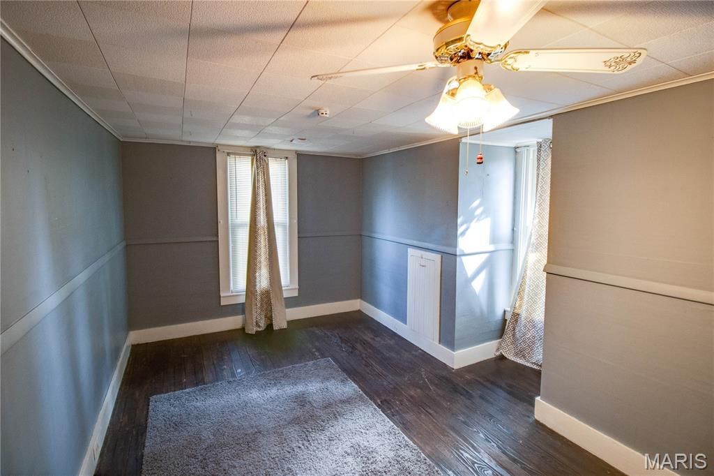 Image 38 of property listing at 332 N High Street, Carlinville, IL 62626