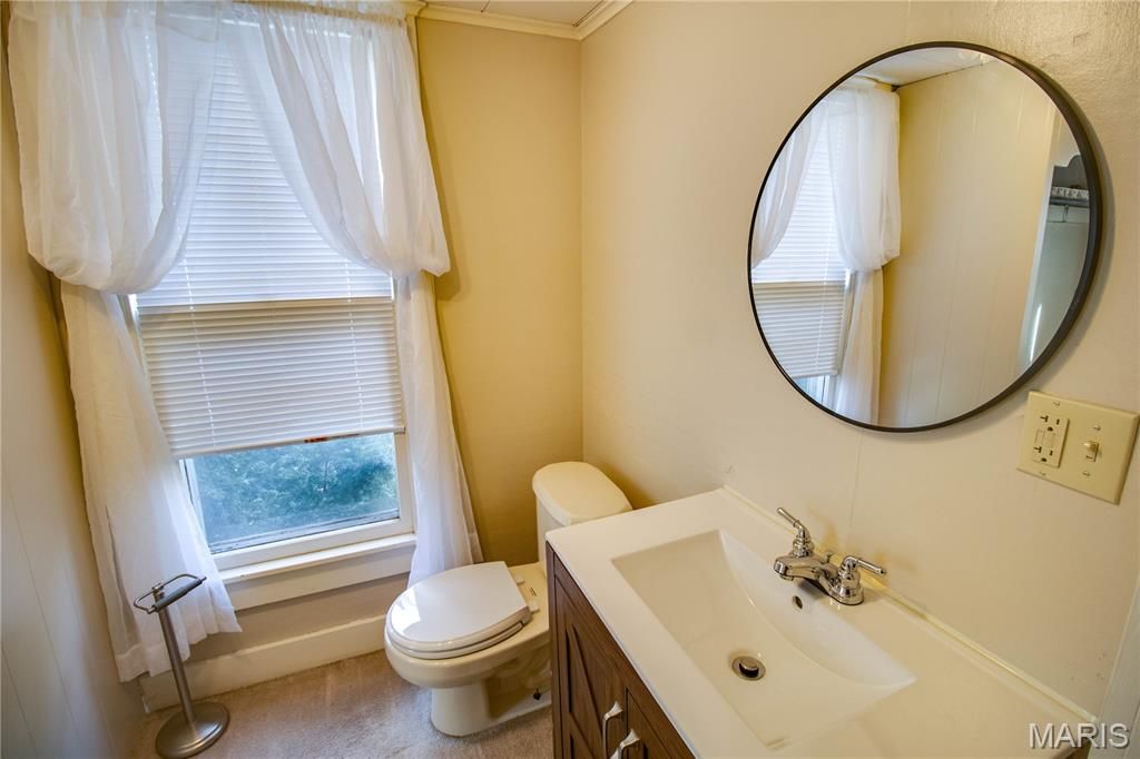 Image 44 of property listing at 332 N High Street, Carlinville, IL 62626