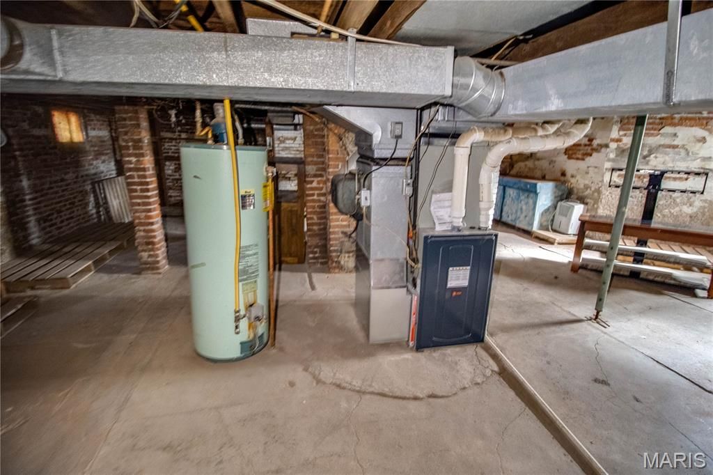 Image 50 of property listing at 332 N High Street, Carlinville, IL 62626