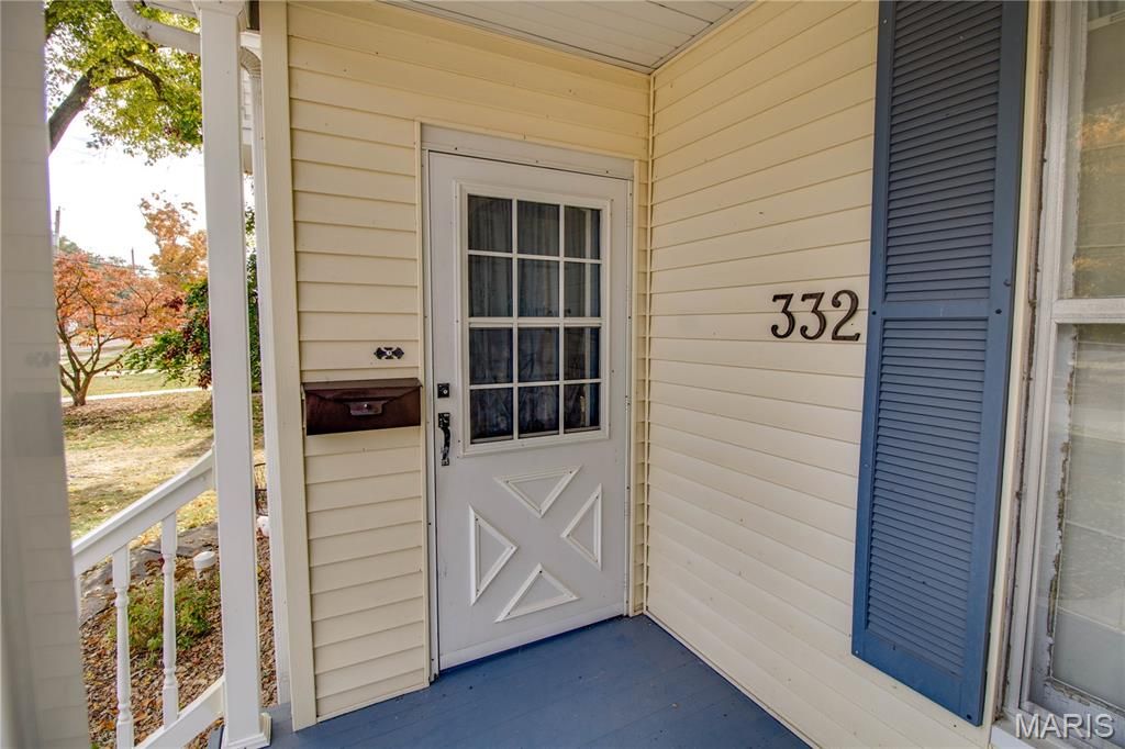 Image 6 of property listing at 332 N High Street, Carlinville, IL 62626