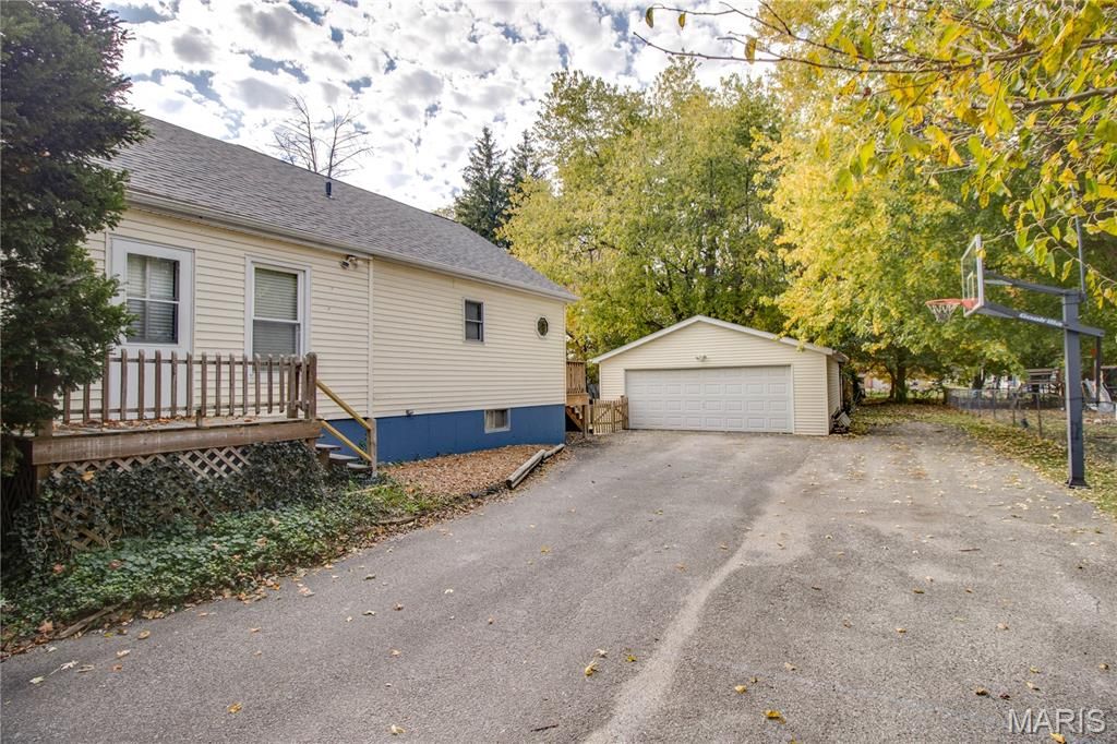 Image 51 of property listing at 332 N High Street, Carlinville, IL 62626