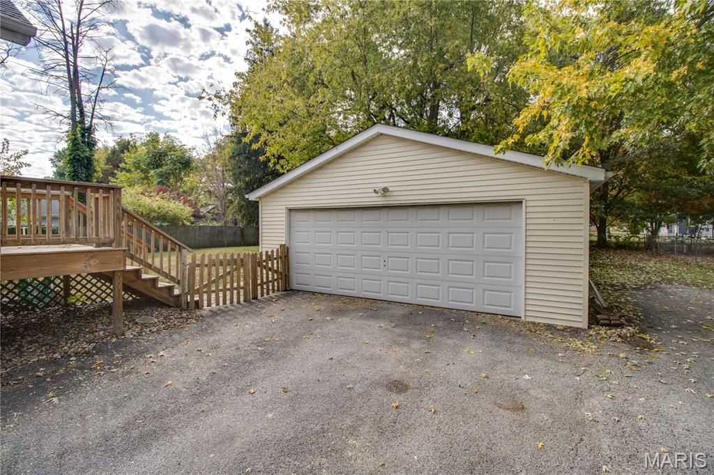 Image 53 of property listing at 332 N High Street, Carlinville, IL 62626