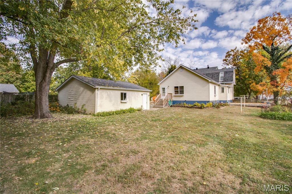 Image 54 of property listing at 332 N High Street, Carlinville, IL 62626