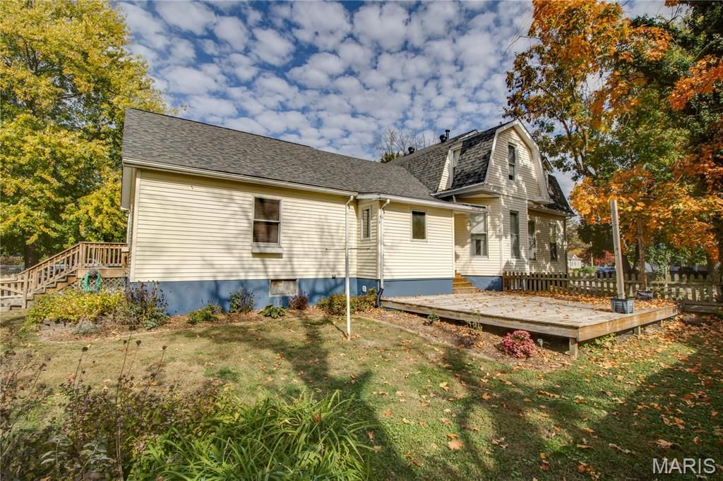Image 60 of property listing at 332 N High Street, Carlinville, IL 62626