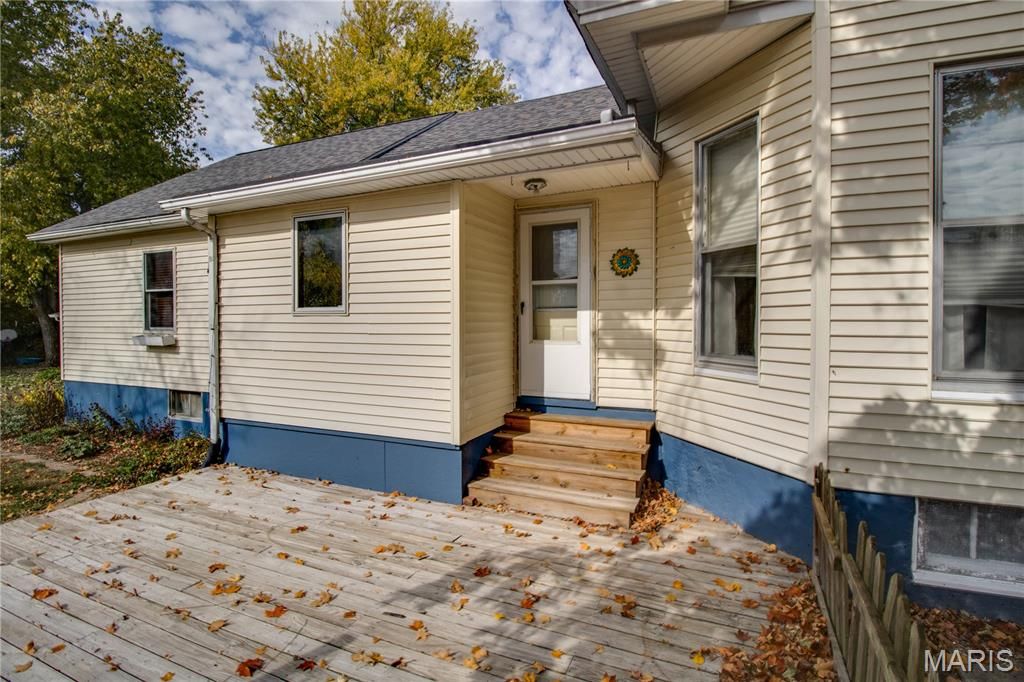 Image 61 of property listing at 332 N High Street, Carlinville, IL 62626
