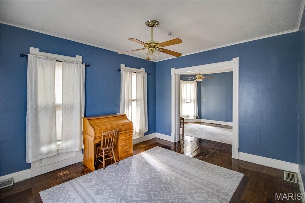 Image 8 of property listing at 332 N High Street, Carlinville, IL 62626