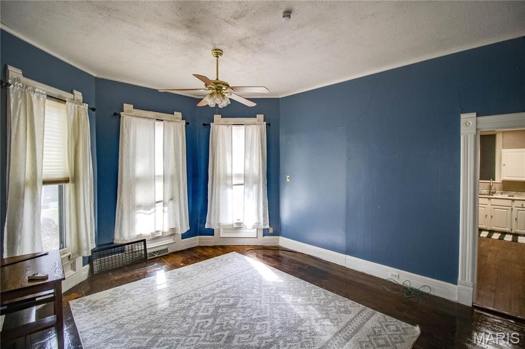 Image 10 of property listing at 332 N High Street, Carlinville, IL 62626
