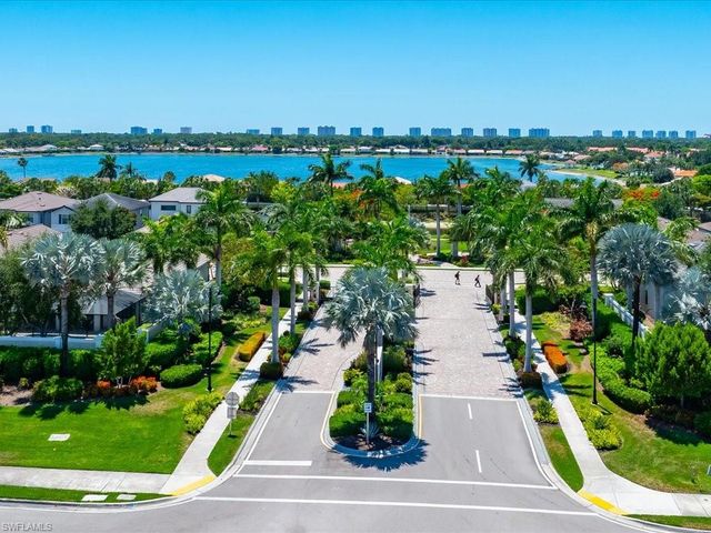 7225 Wilton DR, Naples, FL 34109