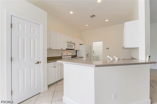 8916 Dartmoor WAY, Fort Myers, FL 33908