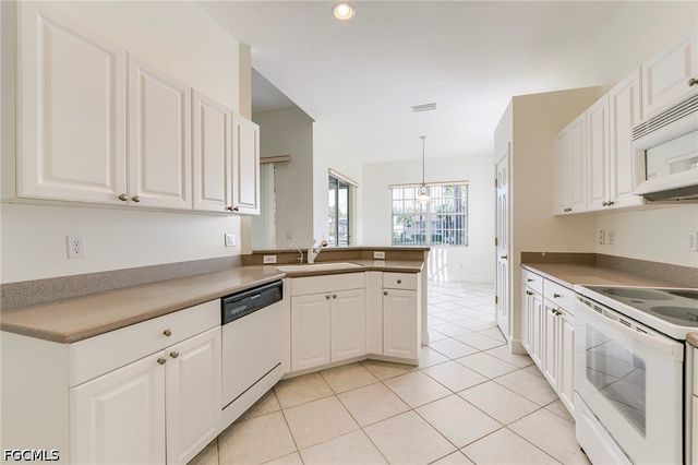 8916 Dartmoor WAY, Fort Myers, FL 33908