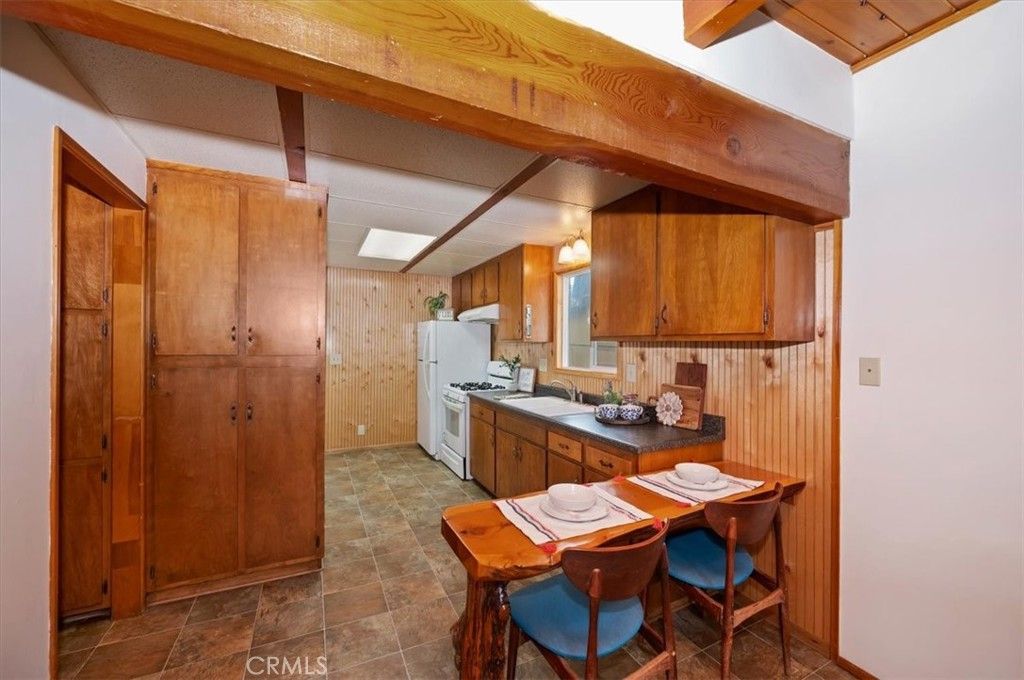 Image 13 of property listing at 710 W Fairway, Big Bear City, CA 92314
