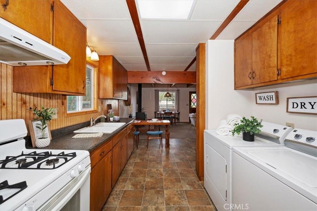 Image 15 of property listing at 710 W Fairway, Big Bear City, CA 92314