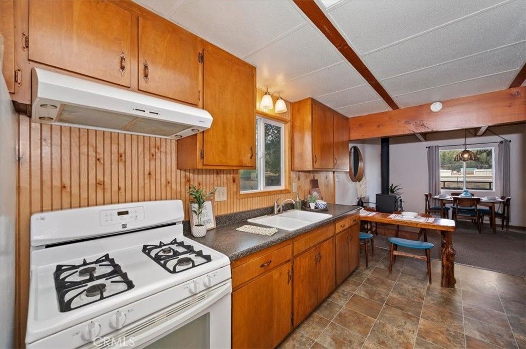 Image 16 of property listing at 710 W Fairway, Big Bear City, CA 92314