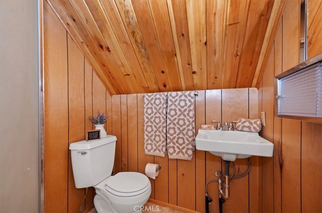Image 26 of property listing at 710 W Fairway, Big Bear City, CA 92314