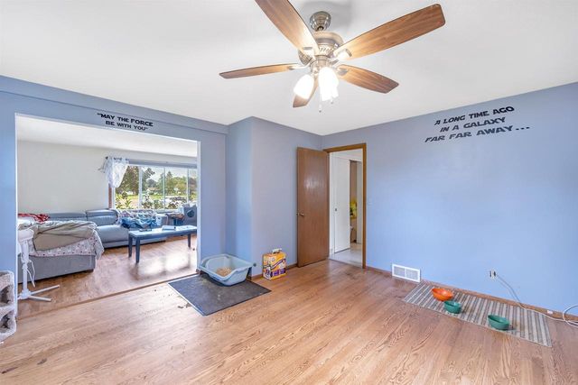 127 W CAPITOL DRIVE, Appleton, WI 54911