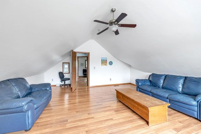 127 W CAPITOL DRIVE, Appleton, WI 54911