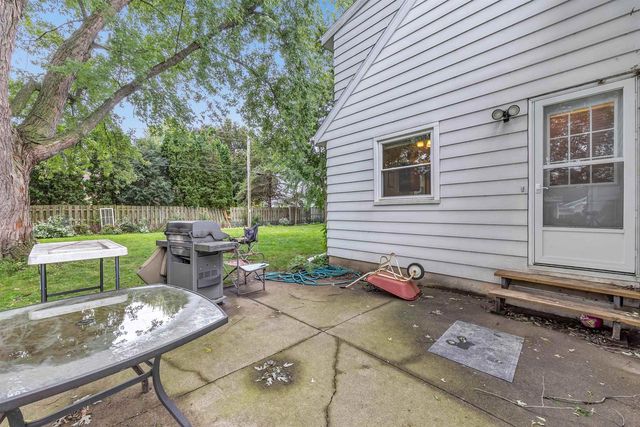 127 W CAPITOL DRIVE, Appleton, WI 54911